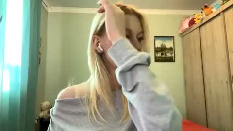 Snapshot of kacicasal chatting on 06-26-26, 02:21 Mia 1st day here online show from 06-26-26, 02:21