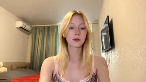 Snapshot of kacicasal chatting on 07-05-26, 02:13 Mia 1st day here online show from 07-05-26, 02:13