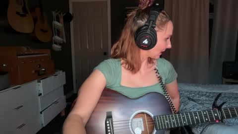 Snapshot of kaileeshy chatting on 05-25-26, 04:29 Kailee Smile online show from 05-25-26, 04:29
