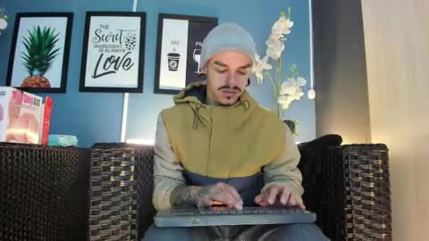 Kale online show from 11-26-25, 11:11