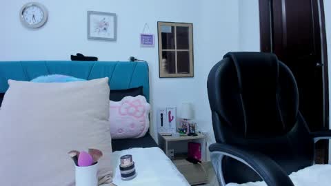 Kamilalopez online show from 05-18-26, 08:58