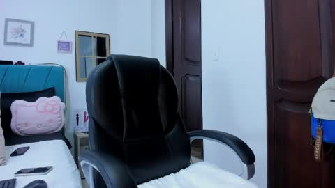 Kamilalopez online show from 05-19-26, 10:27