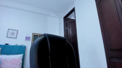 Kamilalopez online show from 06-01-26, 10:44