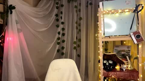 Snapshot of kamila__moore chatting on 02-24-26, 03:54 Kamila online show from 02-24-26, 03:54