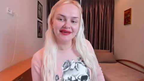 Camila online show from 11-25-25, 09:31