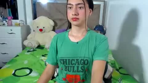 Snapshot of kammi_candy chatting on 07-08-26, 01:32 -- kammi -- online show from 07-08-26, 01:32