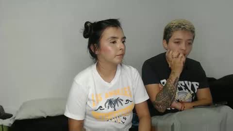 Snapshot of kammy_cami chatting on 03-09-26, 02:26 kammy y camila online show from 03-09-26, 02:26