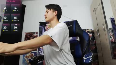 Snapshot of kanekixxxhot chatting on 05-10-26, 12:32 andres online show from 05-10-26, 12:32