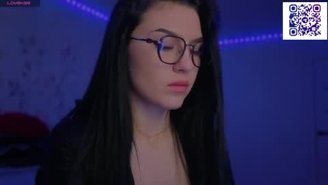 Snapshot of kara_life chatting on 05-25-26, 03:23 kara_life online show from 05-25-26, 03:23