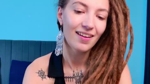 Snapshot of karatart chatting on 10-19-25, 07:36 Kara online show from 10-19-25, 07:36