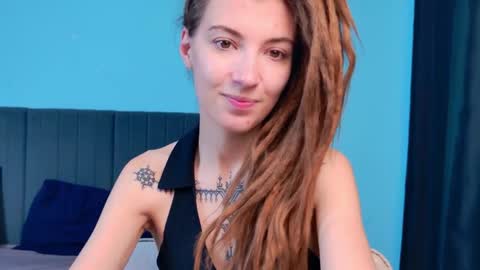 Snapshot of karatart chatting on 10-31-25, 07:37 Kara online show from 10-31-25, 07:37