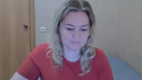 Snapshot of karennelsonx chatting on 06-12-26, 01:32 karennelsonx online show from 06-12-26, 01:32