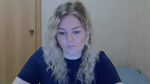 Snapshot of karennelsonx chatting on 06-16-26, 09:34 karennelsonx online show from 06-16-26, 09:34
