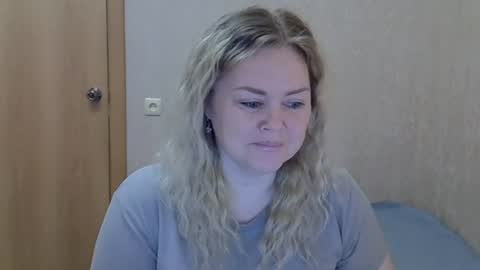 Snapshot of karennelsonx chatting on 06-17-26, 09:23 karennelsonx online show from 06-17-26, 09:23