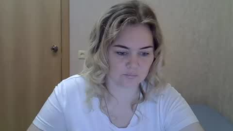 Snapshot of karennelsonx chatting on 06-20-26, 01:03 karennelsonx online show from 06-20-26, 01:03