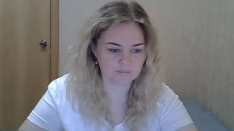Snapshot of karennelsonx chatting on 06-25-26, 08:19 karennelsonx online show from 06-25-26, 08:19