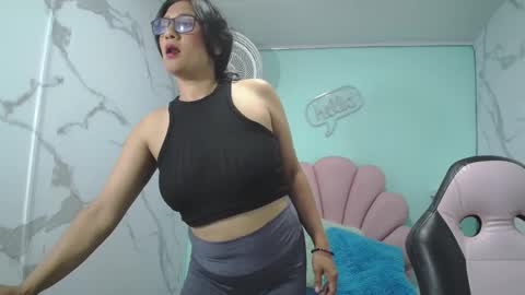 Snapshot of karime_sexygirl chatting on 01-16-25, 02:19 Karime online show from 01-16-25, 02:19