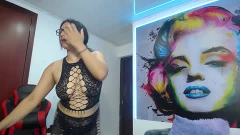 Snapshot of karime_sexygirl chatting on 01-17-25, 07:27 Karime online show from 01-17-25, 07:27