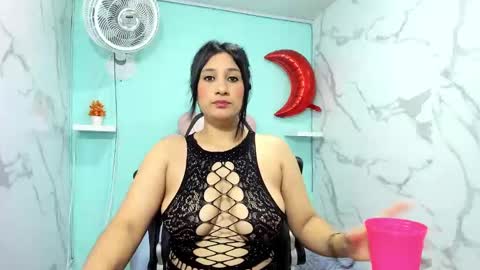 Snapshot of karime_sexygirl chatting on 09-27-25, 11:04 Karime online show from 09-27-25, 11:04