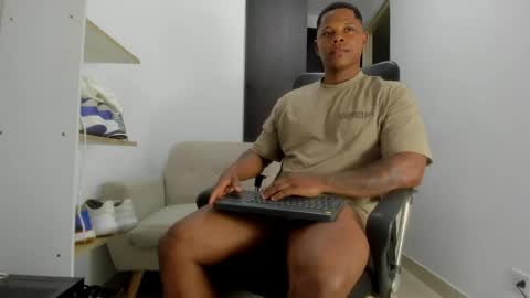 Snapshot of karimthompson chatting on 05-01-26, 03:00 Karim online show from 05-01-26, 03:00