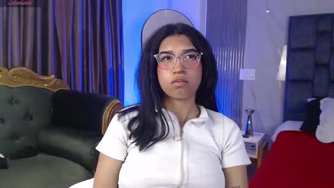 Snapshot of karin_ks chatting on 02-15-26, 08:38 Karina online show from 02-15-26, 08:38