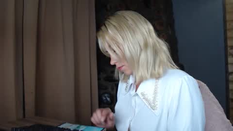 Snapshot of karina_fun chatting on 09-19-25, 02:46 karina online show from 09-19-25, 02:46