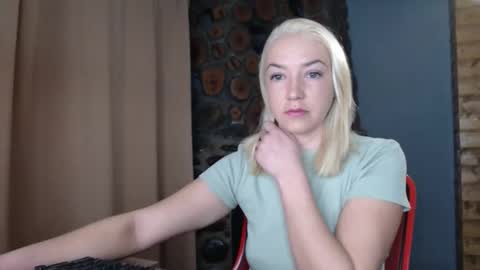 Snapshot of karina_fun chatting on 12-17-25, 03:56 karina online show from 12-17-25, 03:56