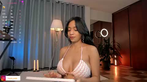 Snapshot of karinnixx chatting on 06-23-26, 05:00 Karin online show from 06-23-26, 05:00