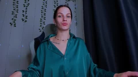 karla_lim online show from 11-12-25, 07:03