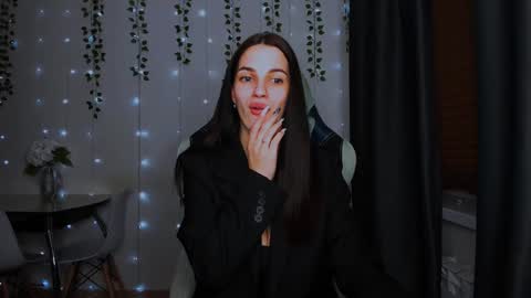 Snapshot of karla_sim chatting on 01-25-25, 02:25 Ask me online show from 01-25-25, 02:25