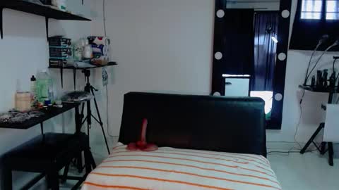 karlaluann online show from 11-04-25, 01:10