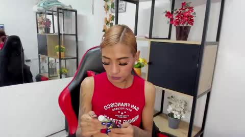 karlaslutskinny__ online show from 12-17-25, 03:23