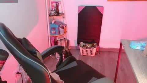 Snapshot of karlavittar chatting on 02-17-25, 10:03 karlavittar online show from 02-17-25, 10:03