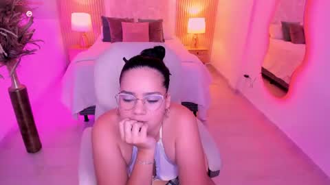 Snapshot of karlie_small chatting on 06-26-26, 08:24 Karli online show from 06-26-26, 08:24