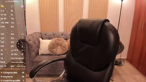 Snapshot of karliie_kloss_ chatting on 06-27-26, 12:22 karliie kloss online show from 06-27-26, 12:22
