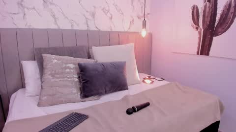 Snapshot of karlla_brown chatting on 05-12-26, 01:30 karlla_brown online show from 05-12-26, 01:30
