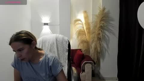Snapshot of karlye_hot chatting on 06-10-26, 02:45 KARLYE online show from 06-10-26, 02:45