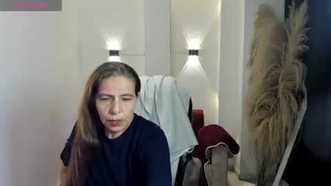Snapshot of karlye_hot chatting on 06-19-26, 02:49 KARLYE online show from 06-19-26, 02:49