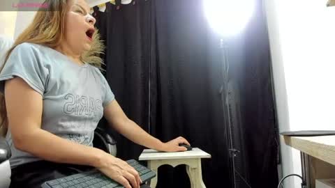 Snapshot of karlye_hot chatting on 07-10-26, 04:06 KARLYE online show from 07-10-26, 04:06