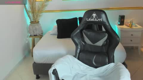 karlyy_ online show from 12-22-25, 07:11