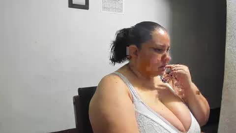 Karol online show from 04-19-26, 03:06