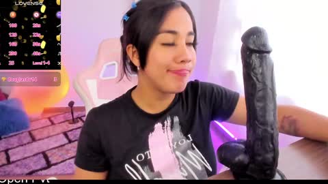 Snapshot of karol_ivonne chatting on 12-04-24, 07:45 karol online show from 12-04-24, 07:45