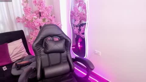 Snapshot of karol_ivonne chatting on 03-18-26, 08:56 karol online show from 03-18-26, 08:56