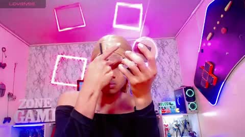 Snapshot of karol_vanessa__ chatting on 05-19-26, 11:38 karol Vanessa online show from 05-19-26, 11:38