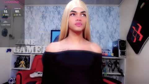 Snapshot of karol_vanessa__ chatting on 06-01-26, 11:23 karol Vanessa online show from 06-01-26, 11:23