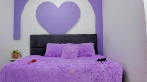 katalina online show from 12-22-25, 02:30