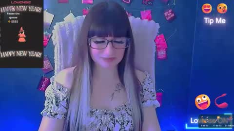 Snapshot of karolina_mia chatting on 05-01-26, 05:56 Caroline online show from 05-01-26, 05:56