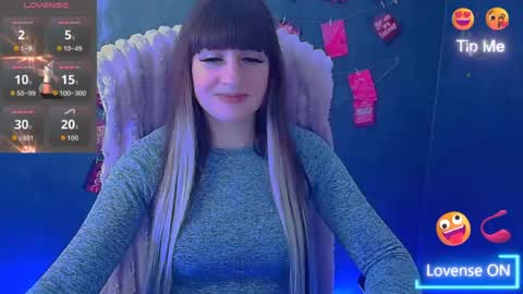 Snapshot of karolina_mia chatting on 05-05-26, 05:59 Caroline online show from 05-05-26, 05:59