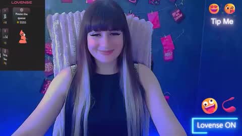 Snapshot of karolina_mia chatting on 05-07-26, 06:08 Caroline online show from 05-07-26, 06:08