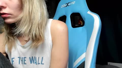 karoline121 online show from 12-17-25, 09:10